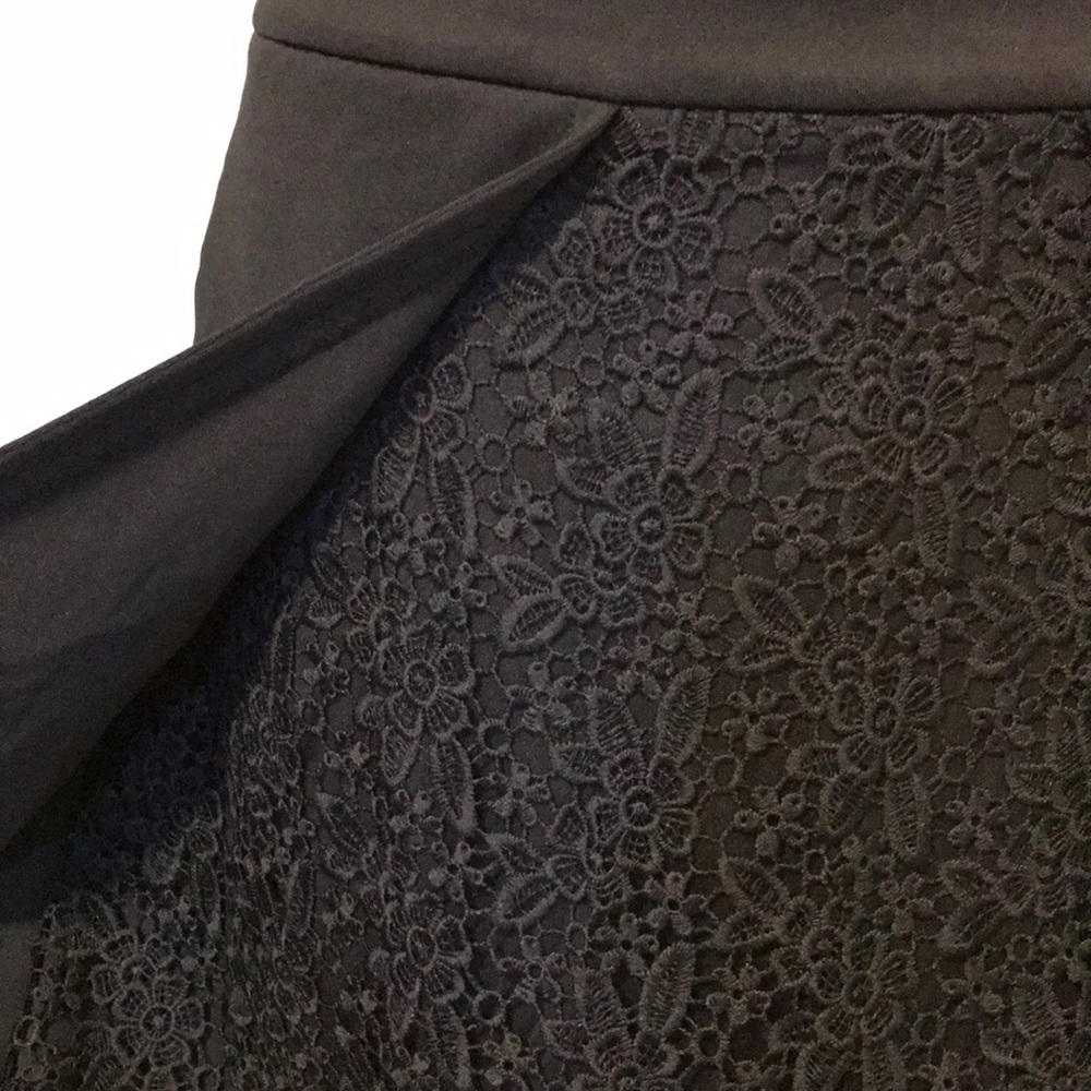 New with tags black skirt with lace and pockets